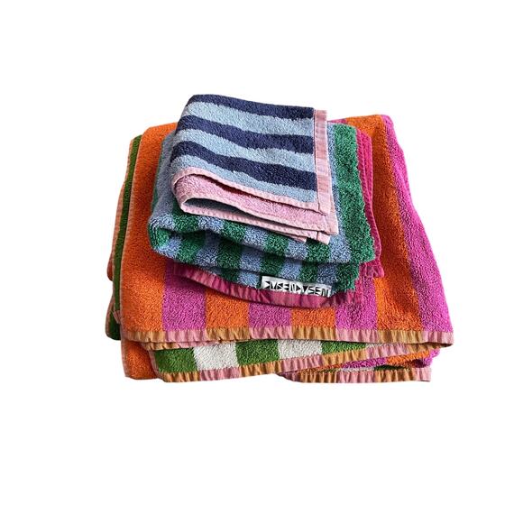 Dusen Dusen Other - Dusen Dusen Striped Bath Towels Set of 4